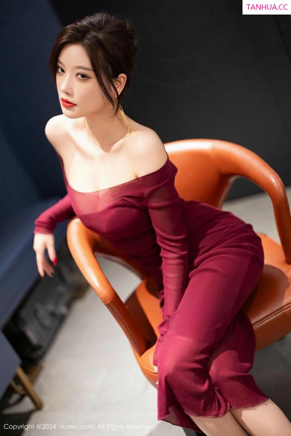 杨晨晨 sugar小甜心CC [XiuRen]高清写真图 2024.10.25 No.9348 杨晨晨Yome 丝袜美腿第27张图片